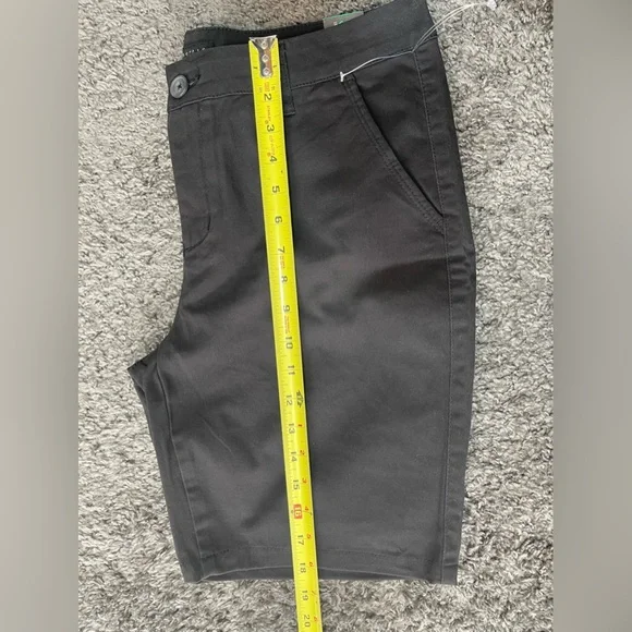 Aeropostale Black Shorts skinny cotton stretch women’s size 10 Long - Picture 10 of 13